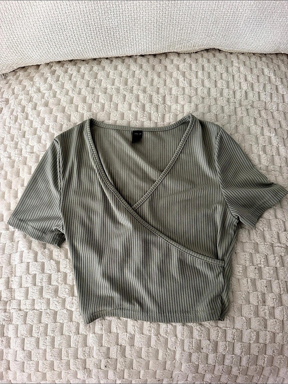 SHEIN Ribbed Surplice Cross Wrap Short Sleeve Crop Top in Green